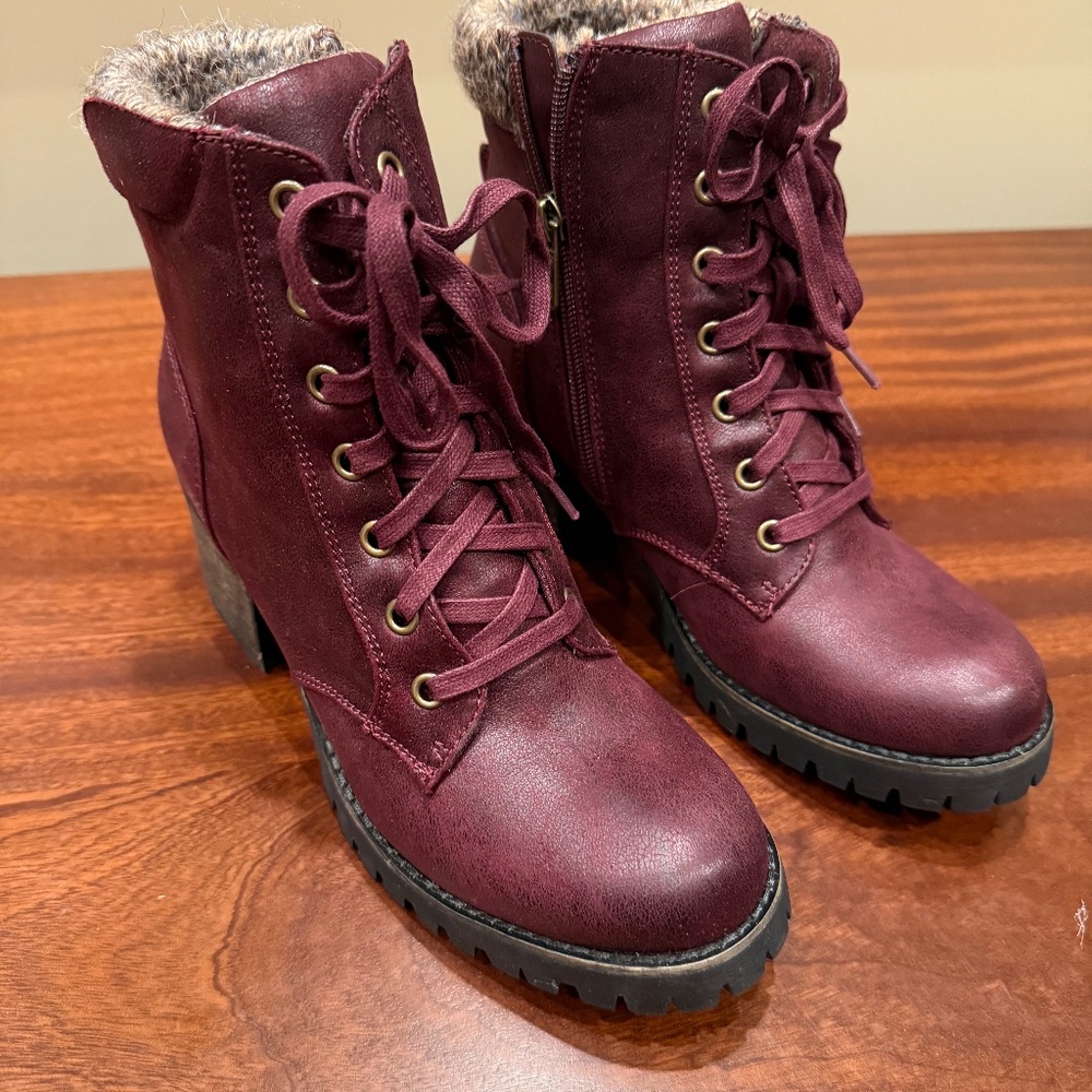 Brand new Carlos Santana Womens Glinda Wine Ankle Bootie Sz 8m